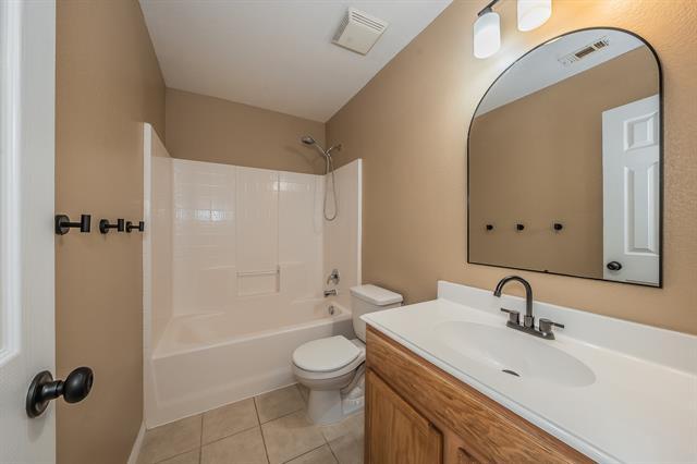 Building Photo - 1906 Beach Dr