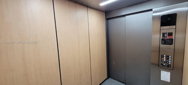 Building Photo - 471 NE 25th St