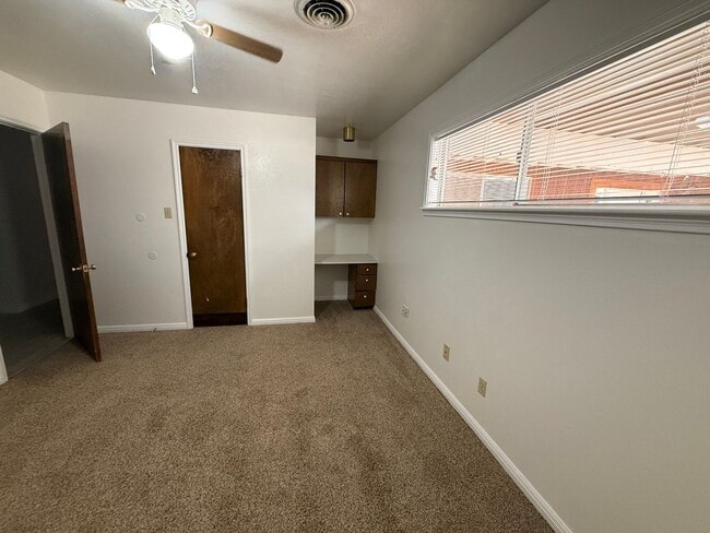 Building Photo - Newly Remodeled Big and Spacious 5 Bed Home! Huge Back Yard!