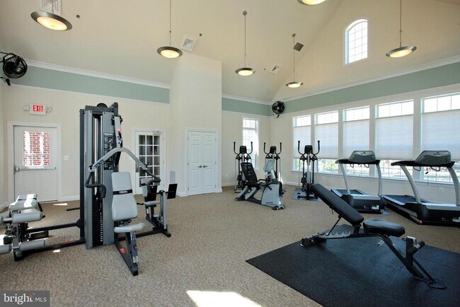 Building Photo - 19 Steeplechase Dr