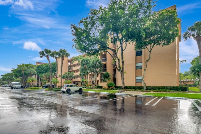 Building Photo - 600 Egret Cir