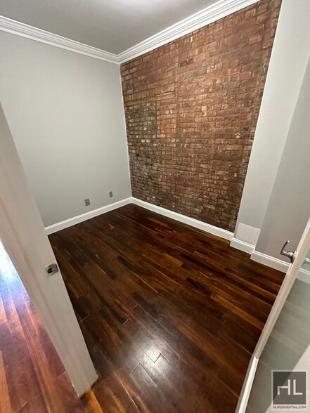 Building Photo - Amsterdam Ave