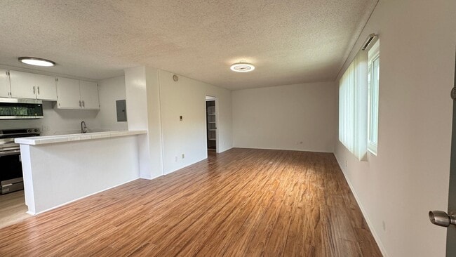 Interior Photo - 20353 Saticoy St