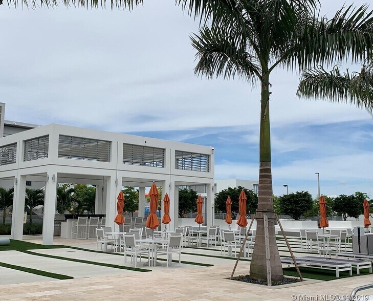 Building Photo - 10260 NW 63rd Ter