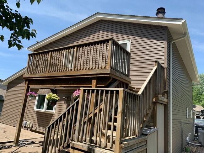 Building Photo - Home For Rent in Papillion