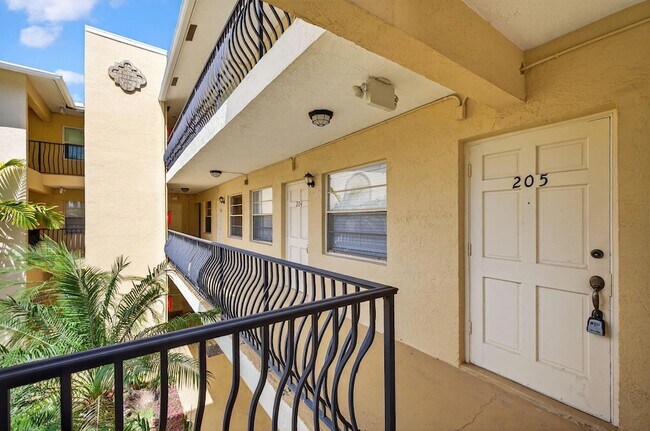 Building Photo - 901 NE 3rd St