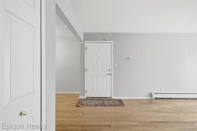 Building Photo - 2400 Parmenter Blvd