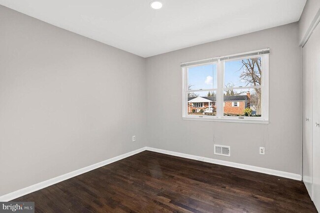 Building Photo - 927 Juliet Ln