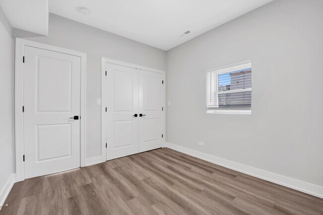 Building Photo - 2142 S Fairfield Ave