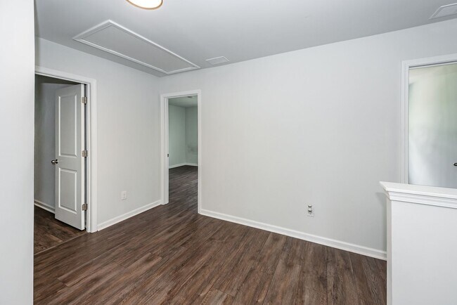 Building Photo - 4 Bedroom 2.5 Bath Home in Cane Bay Planta...