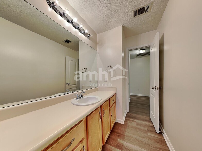 Building Photo - 103 Richmond Way