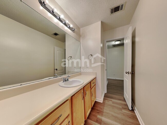 Building Photo - 103 Richmond Way