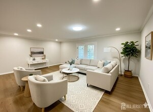 Building Photo - 31 Van Pelt Ct