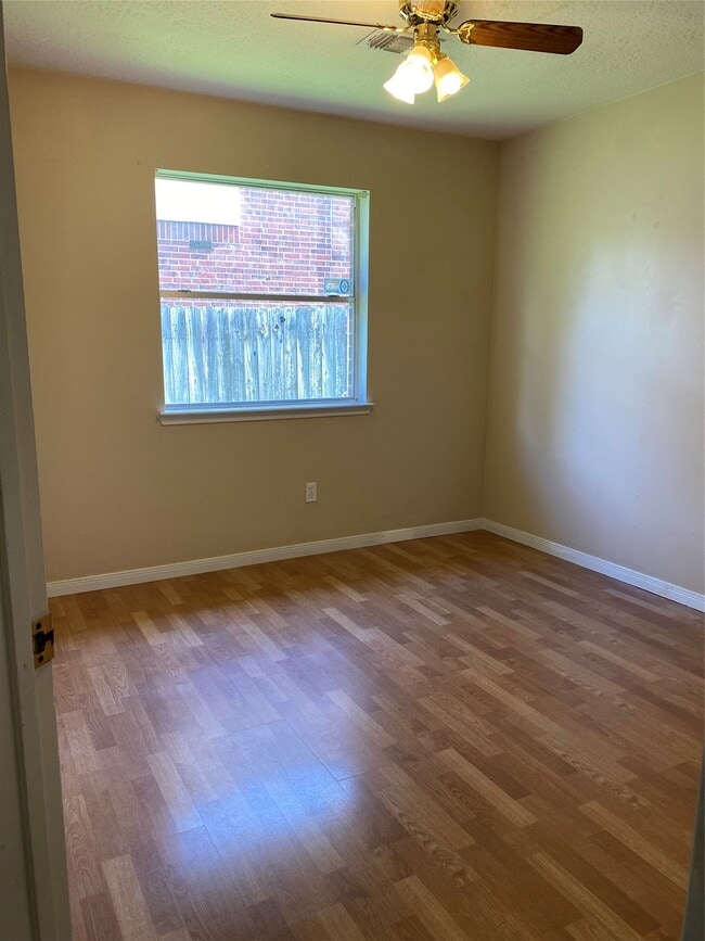 Building Photo - 4401 Egret Dr