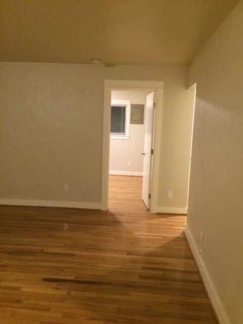Building Photo - Modern Remodel Spacious 2BD Hardwoods, Qua...