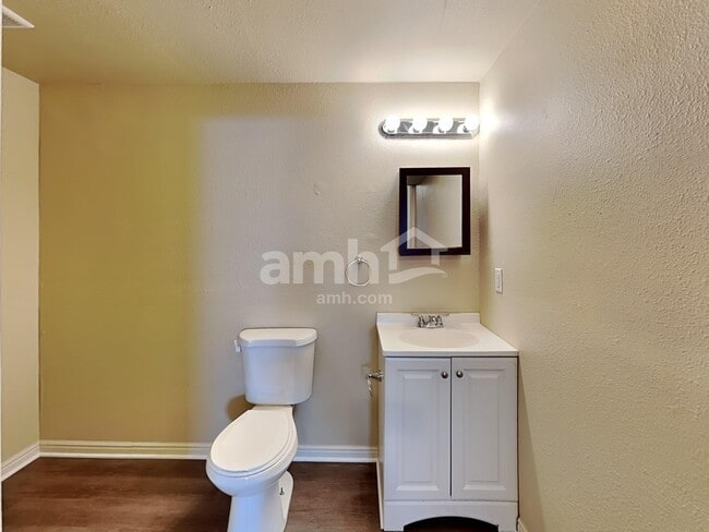 Building Photo - 5551 Geneva Way