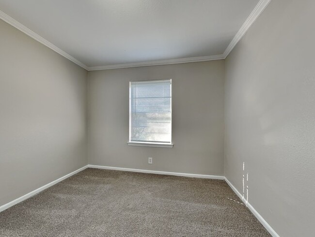 Building Photo - 614 Maydelle Ln