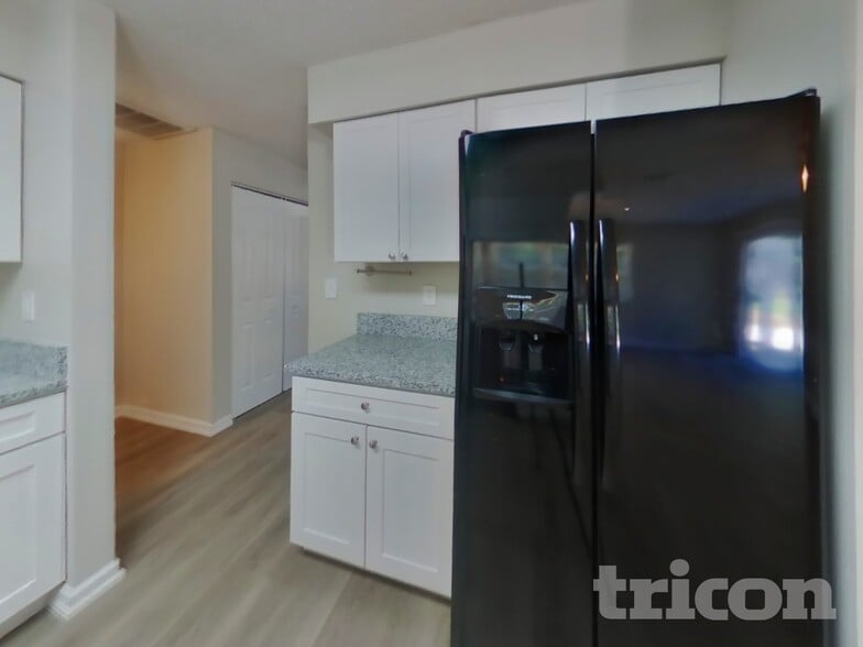 Building Photo - 330 Malcolm Ave