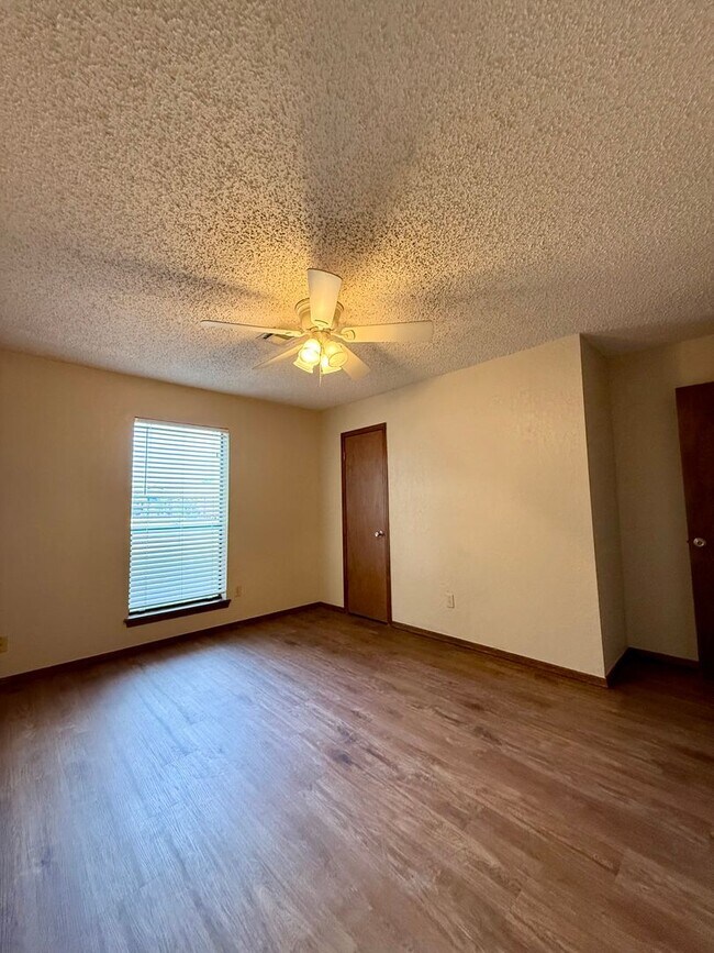 Building Photo - 1368 Cedarbrook Ln