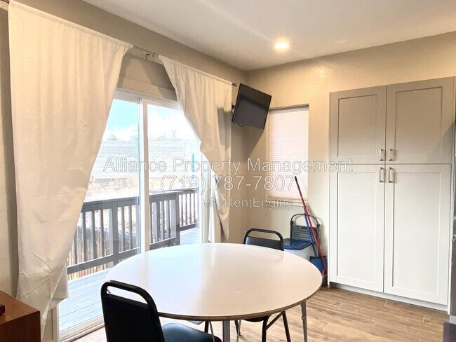 Building Photo - 2168 Wildwood Dr