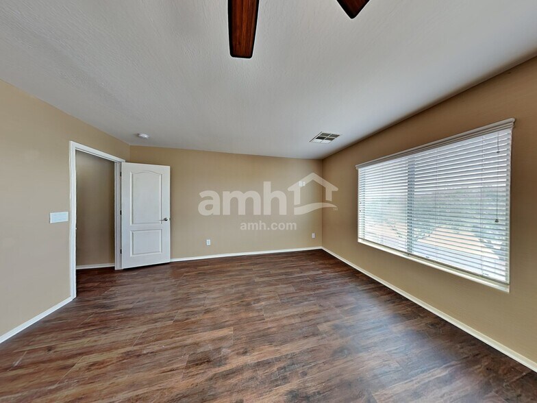 Building Photo - 38549 N Reynosa Dr