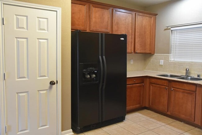 Building Photo - 16016 Summerville Lake Dr