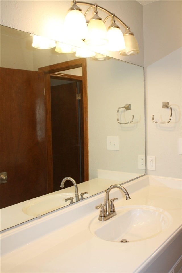 Building Photo - 2701 NW Friar Tuck Ln
