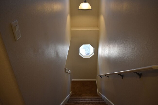 Building Photo - Large 4 bedroom two story home located on a dead end st.