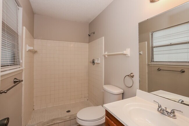 Building Photo - 2513 Townsquare Dr