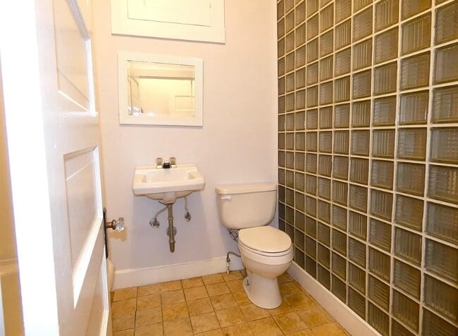 Building Photo - 301 E Sandstone St