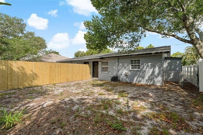 Building Photo - 3810 S Randall St