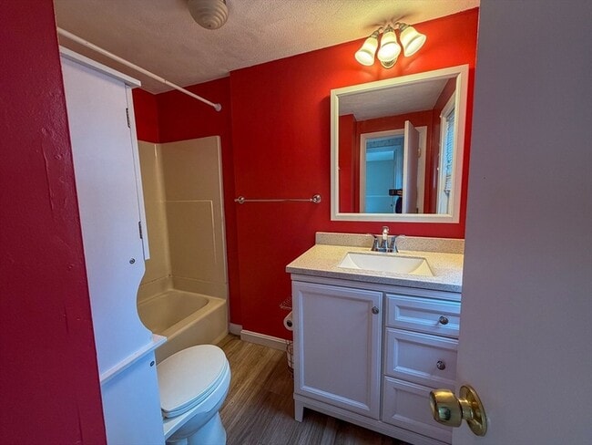 Building Photo - 233 Forest St