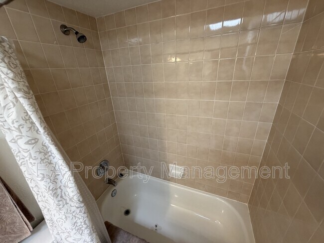 Building Photo - 4904 Purcell Dr NE