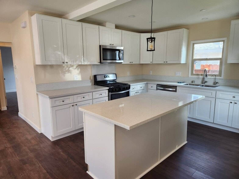 Building Photo - 914 N Olive St