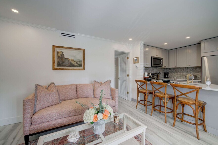 Building Photo - 655 8th Ave S