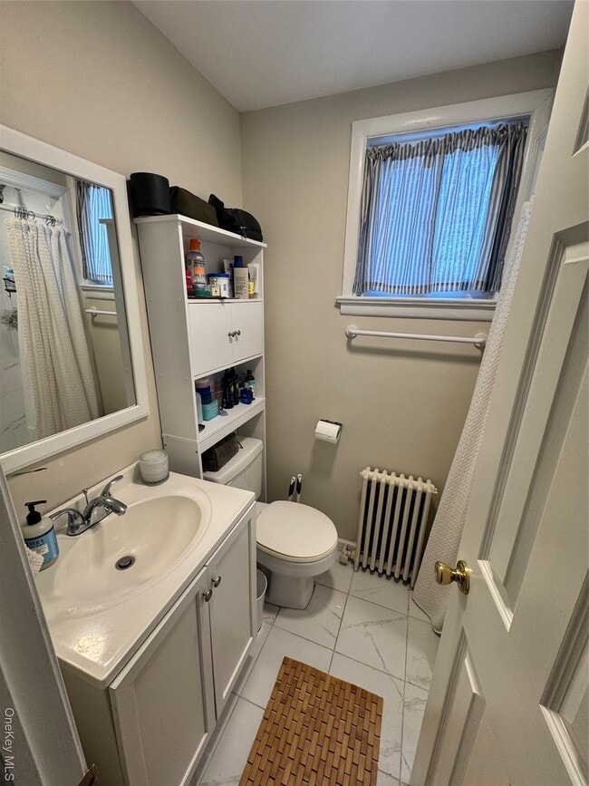 Building Photo - 655 E Walnut St