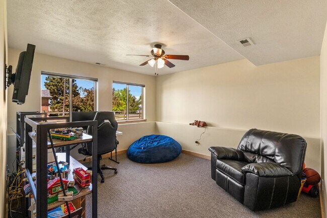 Building Photo - For Rent – Lower-Level Duplex in Sheridan
