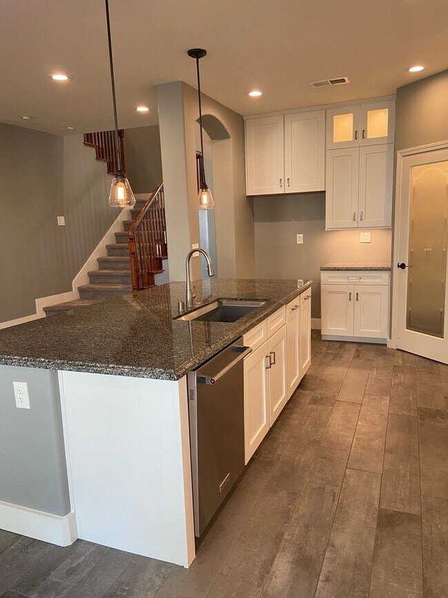 Building Photo - Beautifully remodeled 3 Bdrm+Master retrea...