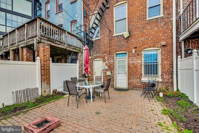 Building Photo - 1248 Maryland Ave NE