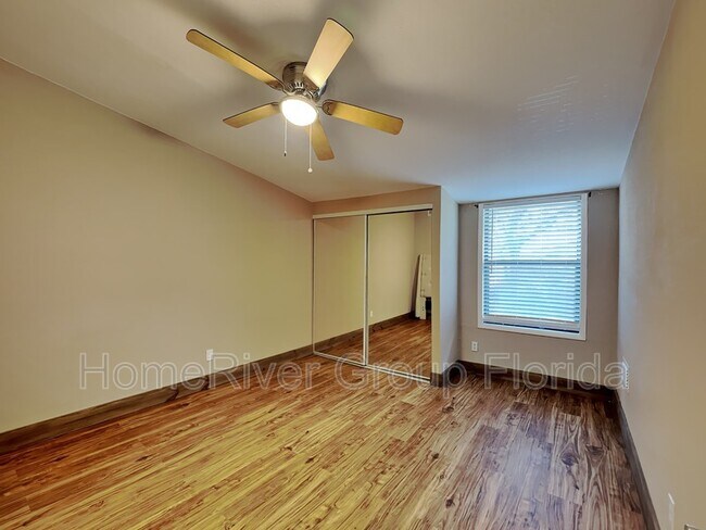 Building Photo - 416 E Welch Rd
