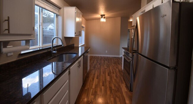 Building Photo - 3 Bedroom House For Rent In The Dalles