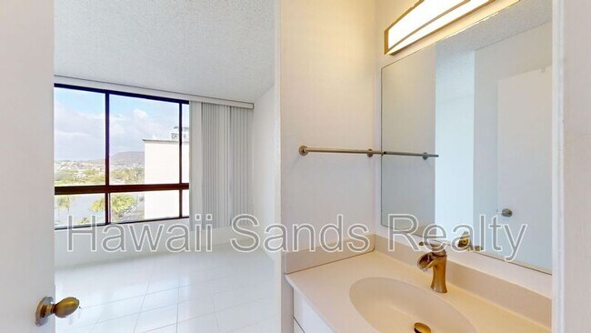 Building Photo - 320 Liliuokalani St