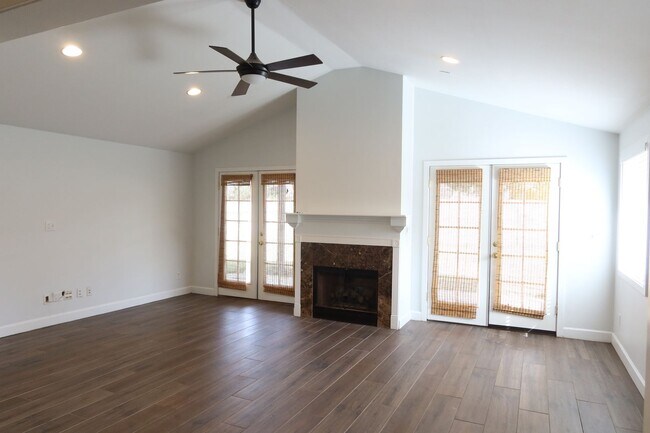 Building Photo - Beautifully Renovated 3 Bed 2 Bath on 17th Av South of Northern