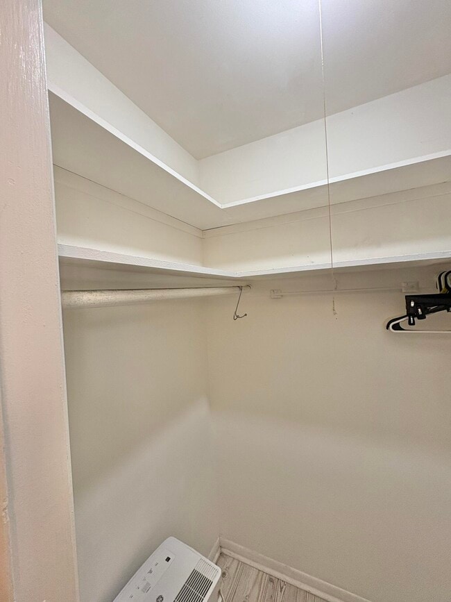 Building Photo - 39 Waltham B