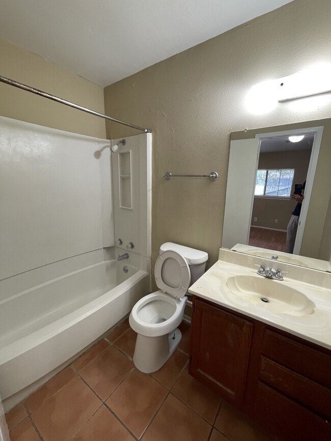 Building Photo - 9931 Village Briar