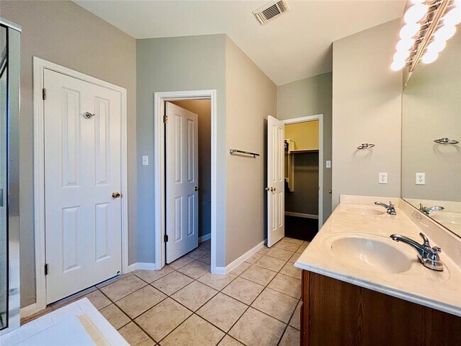 Building Photo - 12544 Wethersby Way