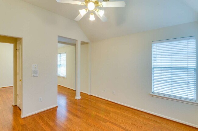 Building Photo - Spacious 5-Bedroom Home in Brazos Landing!