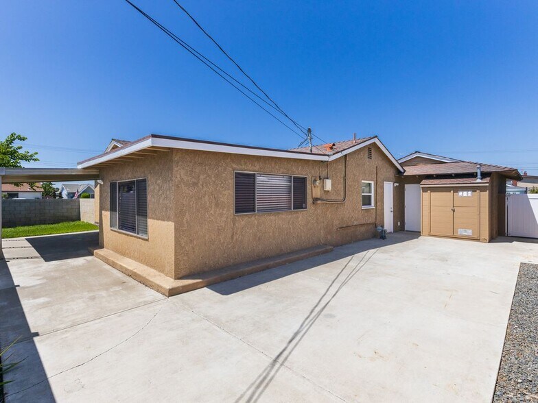 Building Photo - 5532 Vallecito