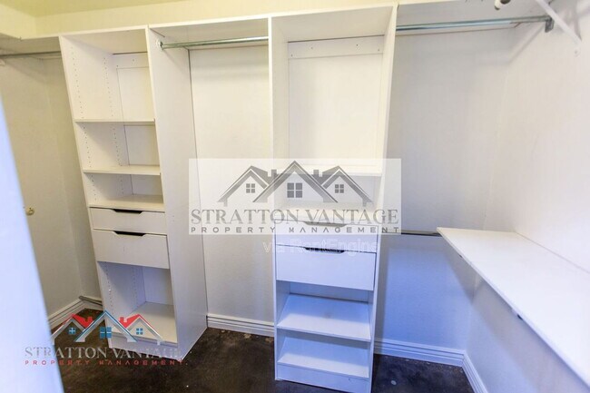 Building Photo - 4821 N 92nd Ln