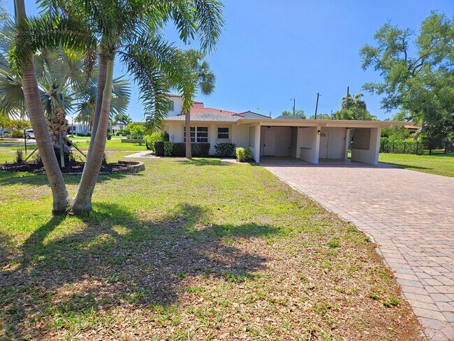 Building Photo - Venice Island – North of Venice Ave - Annual Single Family Home– Minutes from Venice Beach, Mains...